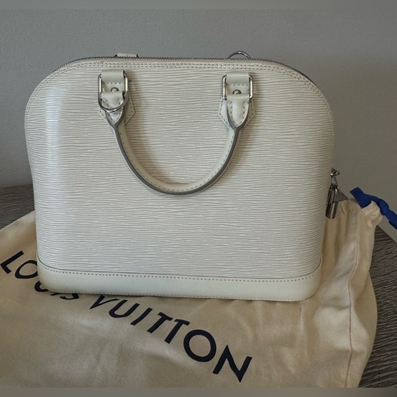 Large Louis Vuitton Alma BB Quartz Epi. Excellent condition. 100% Authentic. - Picture 1 of 10